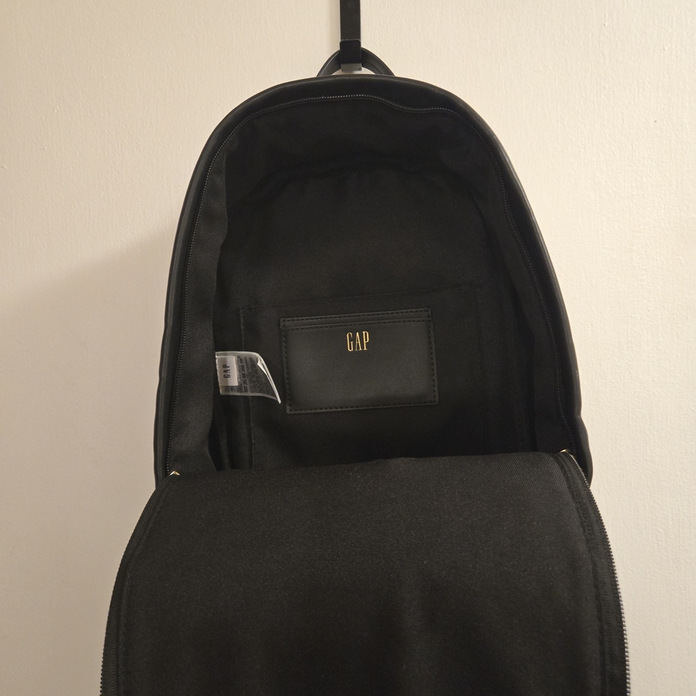 GAP Small Black Backpack with Pockets - Picture 2 of 11